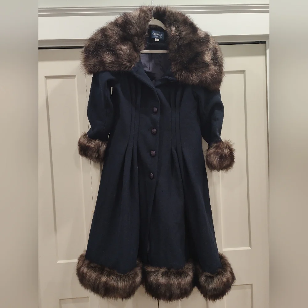 Collectif London Pearl Coat - Picture 2 of 6